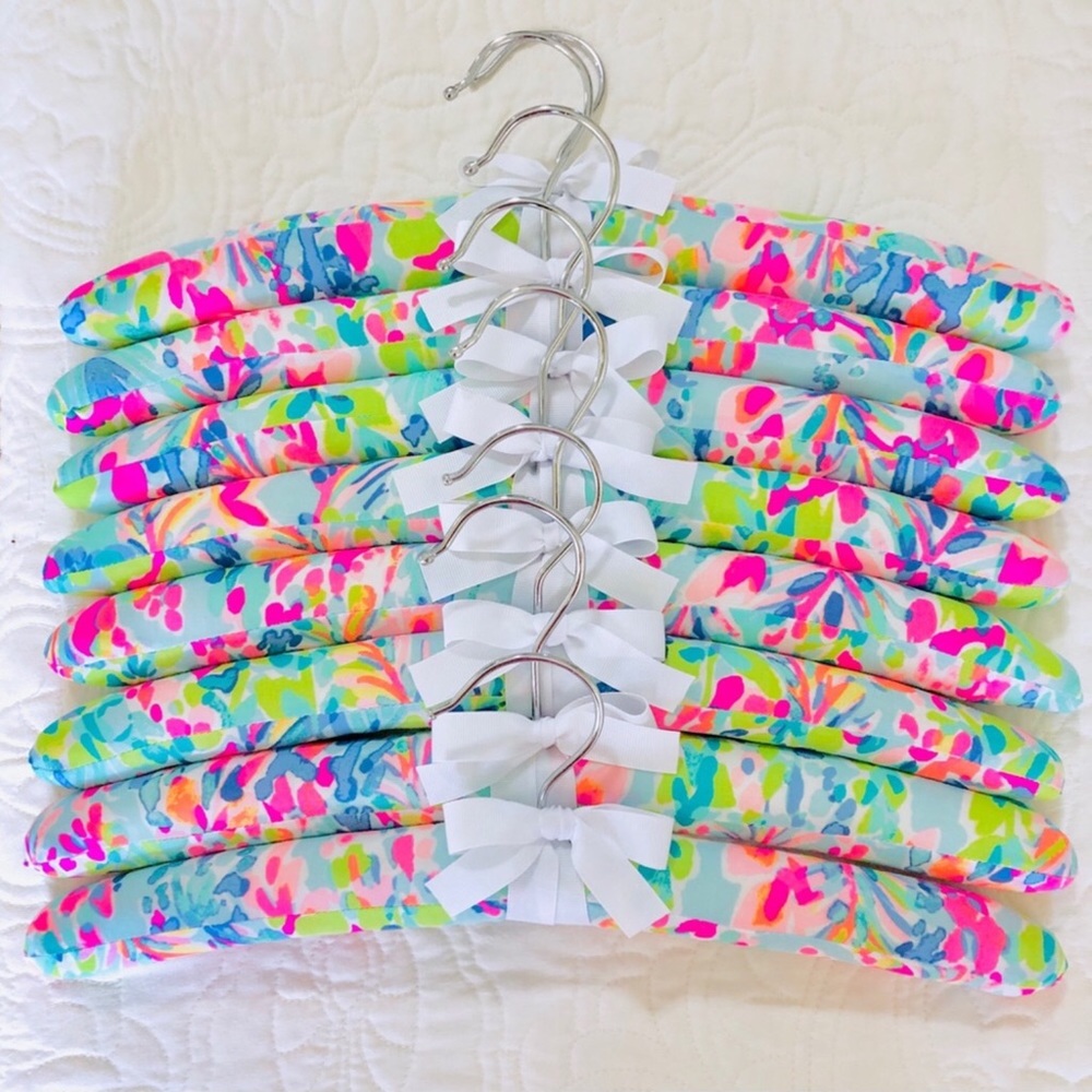 1 Lilly Pulitzer hanger catch the wave